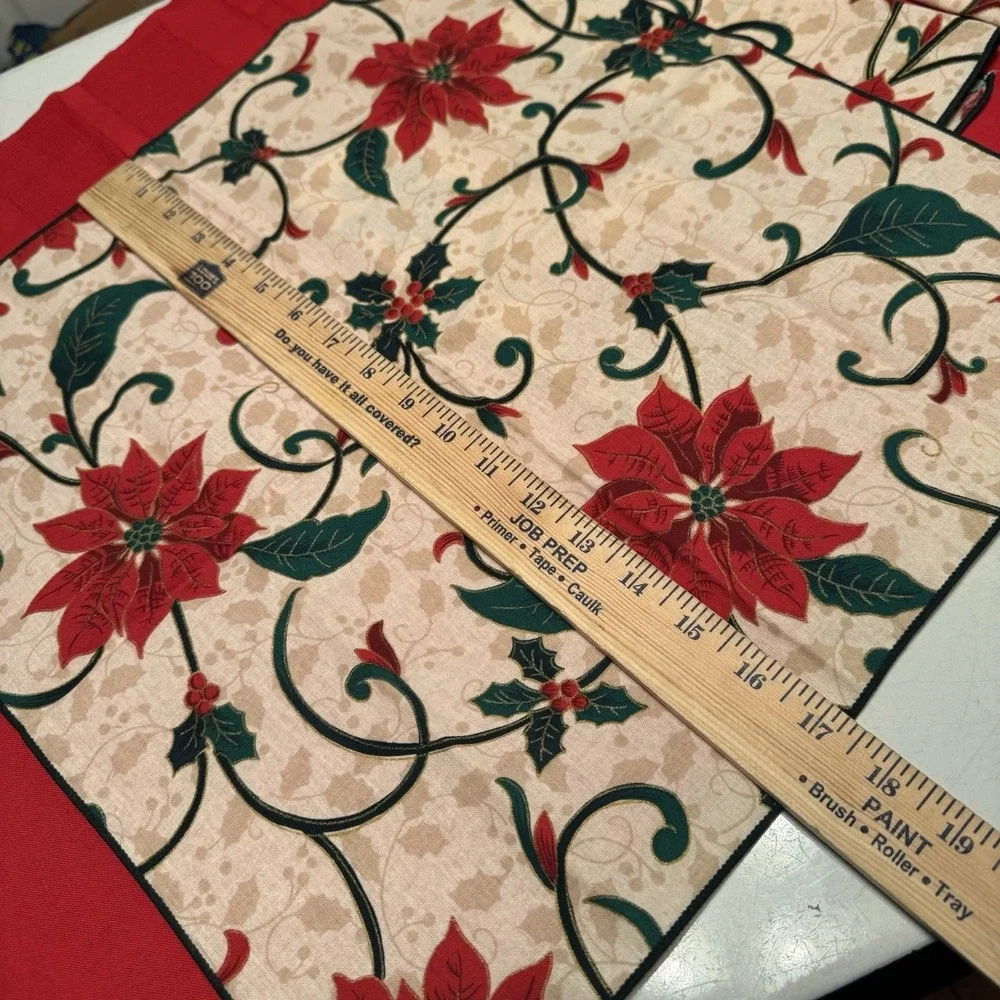Christmas Red Table Cloth 56x80  And 4 Poinsettia Napkins 17x17‎ Traditional